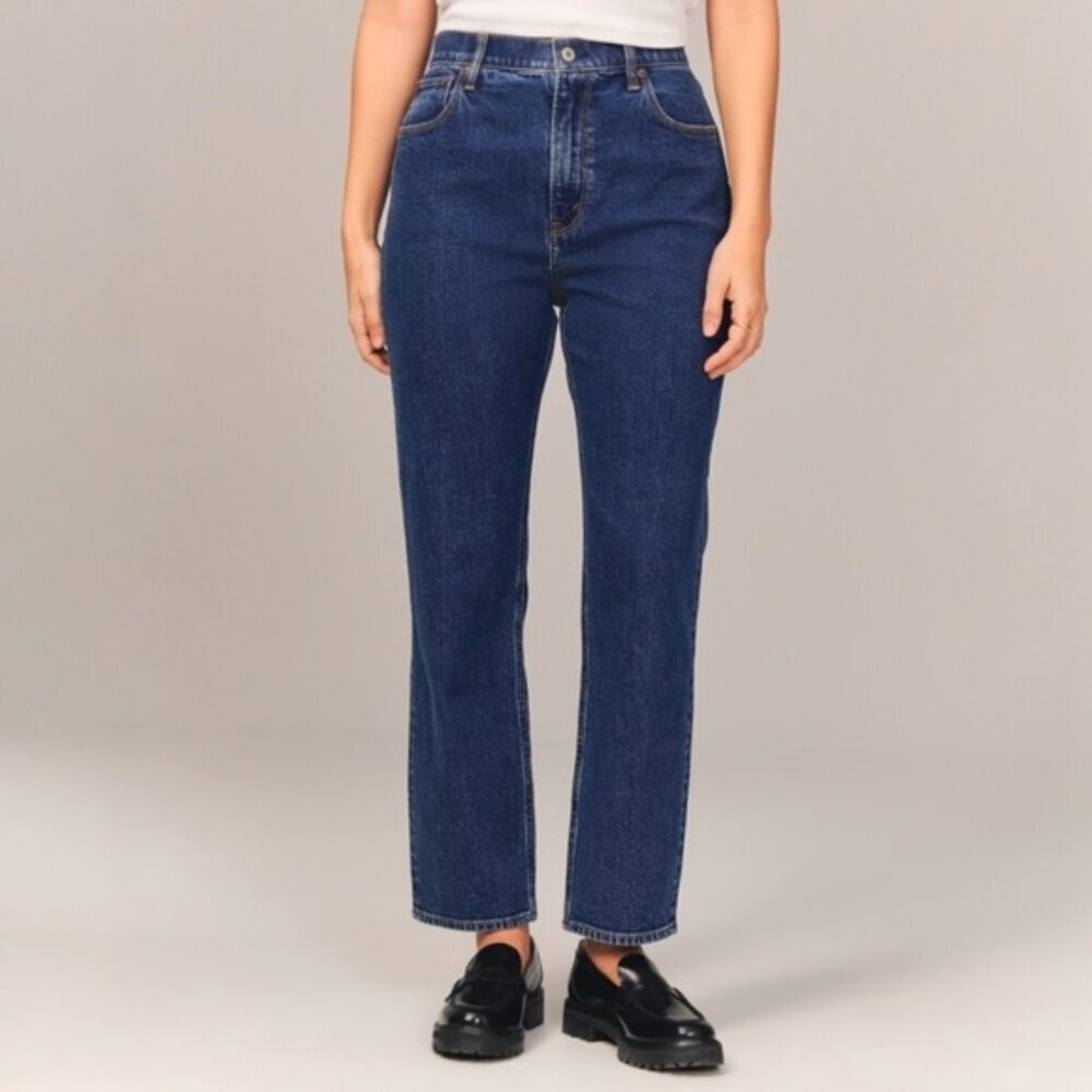 A&F Curve Love Ultra High Rise Ankle Straight Jean Size 10 Short Dark Wash